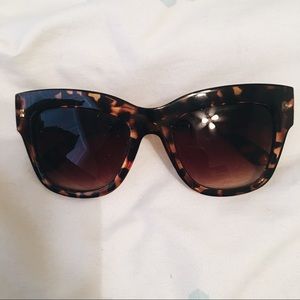 Gorgeous Tortoise Print Sunnies!